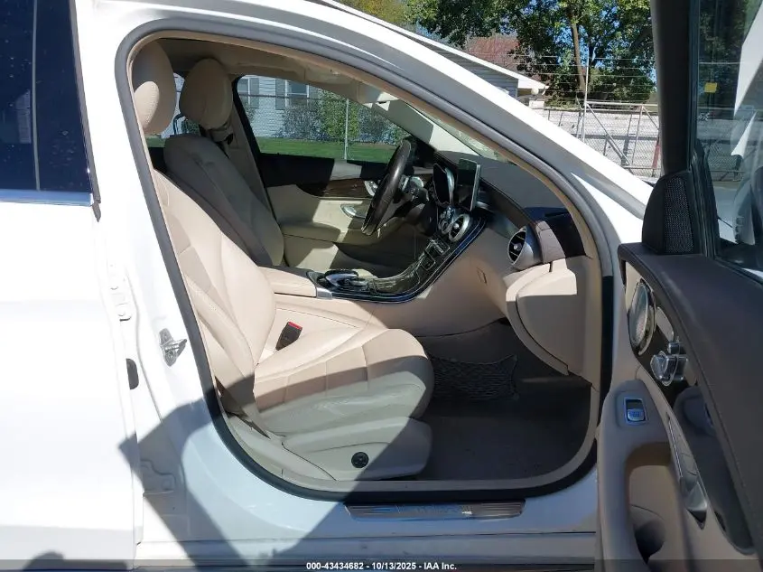 2015 MERCEDES-BENZ C 300 LUXURY 4MATIC