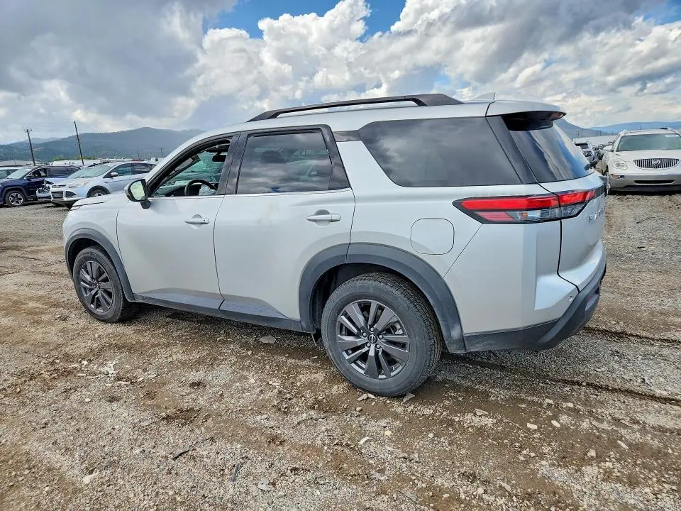2024 NISSAN PATHFINDER SV  
