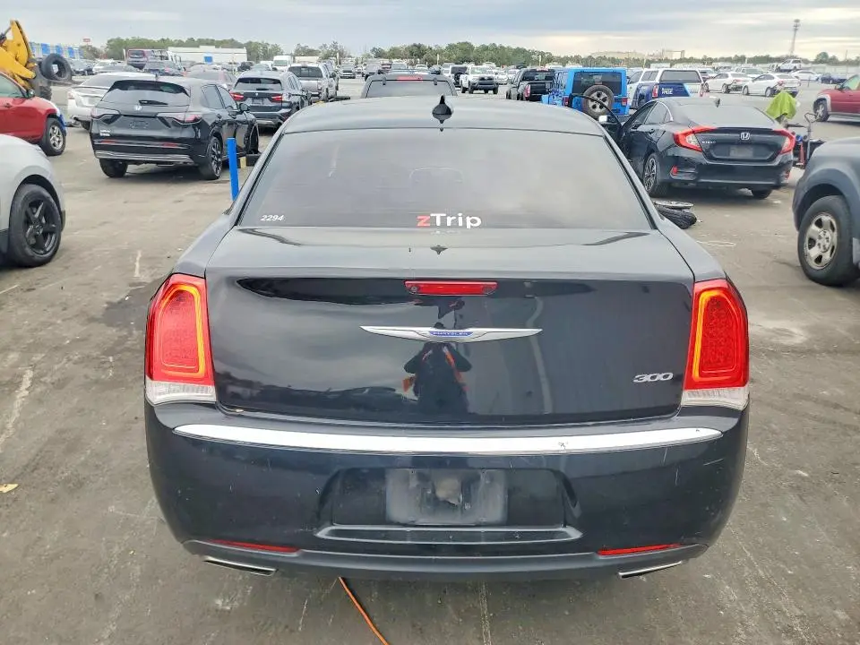 2020 CHRYSLER 300 LIMITED  