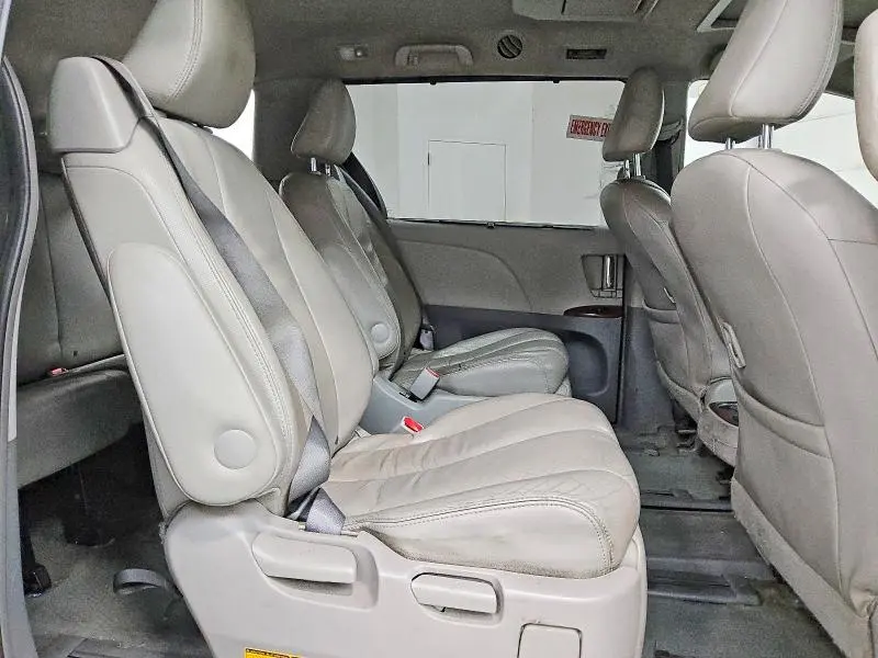 2014 TOYOTA SIENNA XLE 7-PASSENGER  