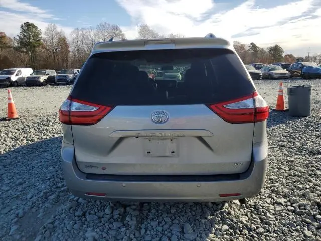 2016 TOYOTA SIENNA XLE  