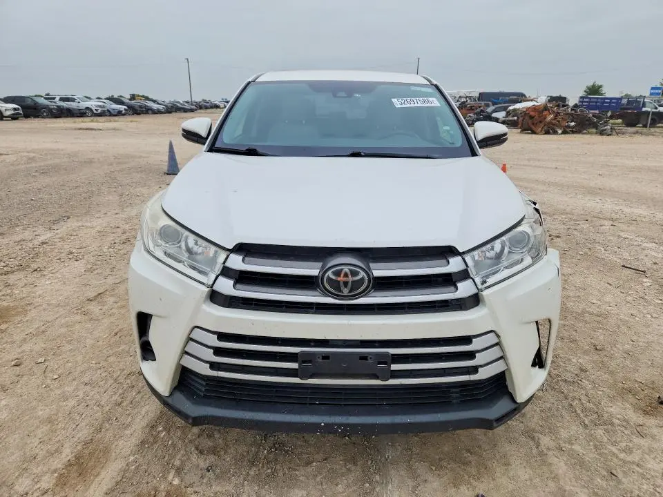 2019 TOYOTA HIGHLANDER LE  