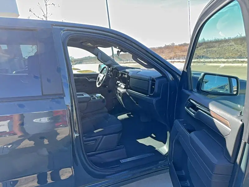 2025 CHEVROLET SILVERADO K1500 LT  