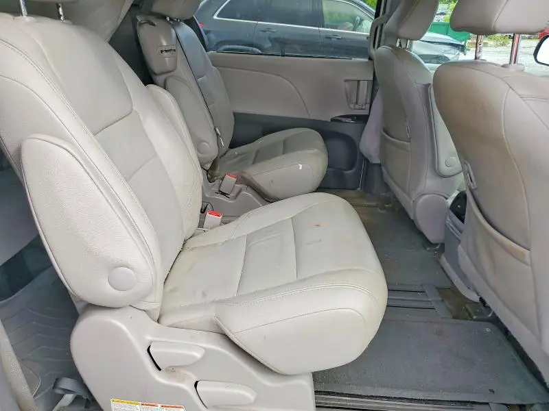 2015 TOYOTA SIENNA XLE PREMIUM 8-PASSENGER  