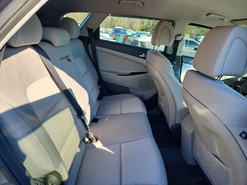 2018 HYUNDAI TUCSON SE  