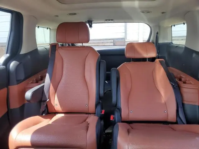 2023 KIA CARNIVAL SX  