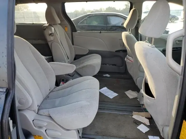 2014 TOYOTA SIENNA LE  