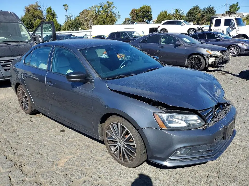 2016 VOLKSWAGEN JETTA SPORT  