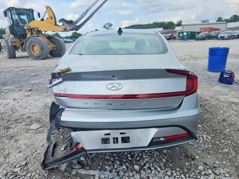 2021 HYUNDAI SONATA SE  