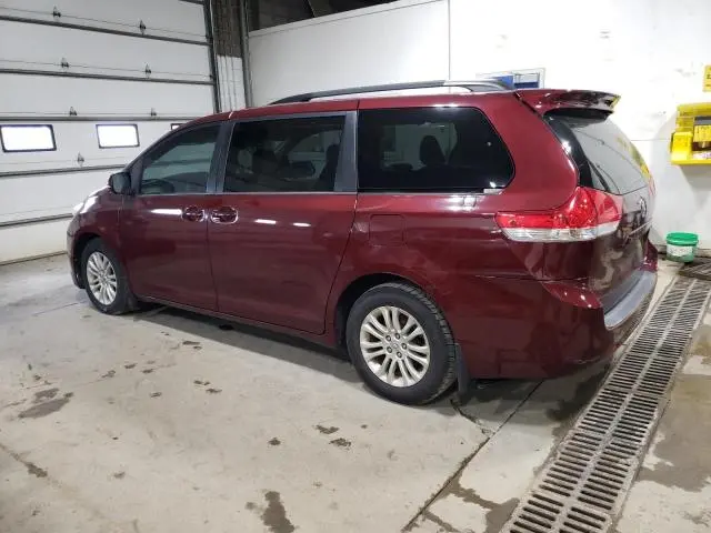 2013 TOYOTA SIENNA XLE  