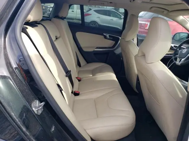 2017 VOLVO V60 CROSS COUNTRY PREMIER  