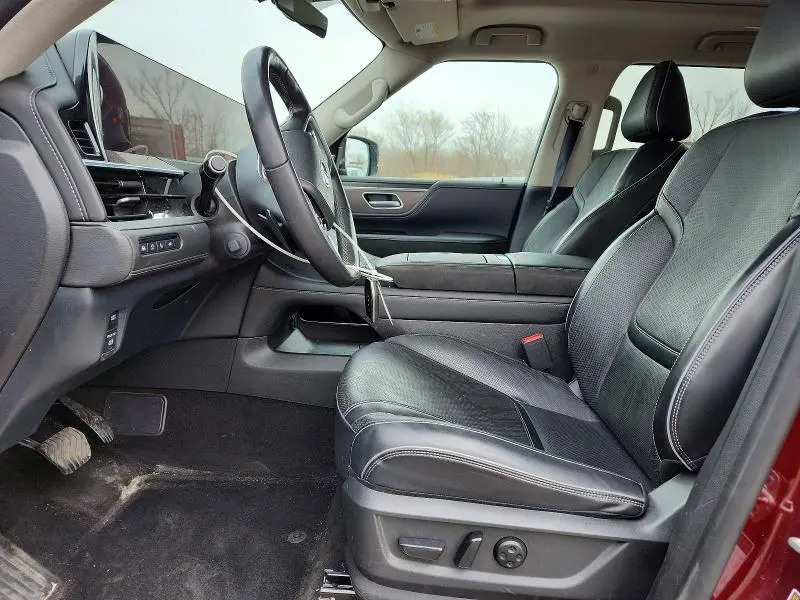 2025 INFINITI QX80 LUXE  