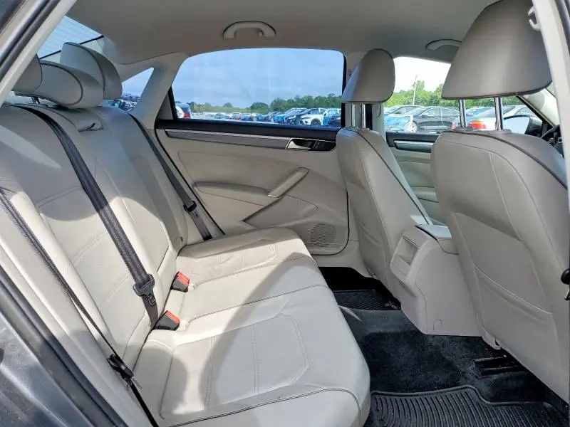 2016 VOLKSWAGEN PASSAT S  