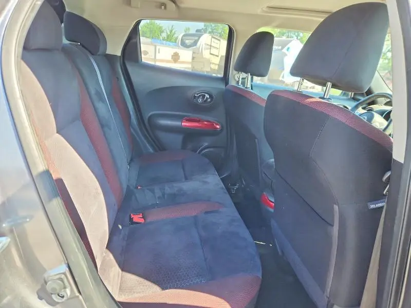 2015 NISSAN JUKE SV  