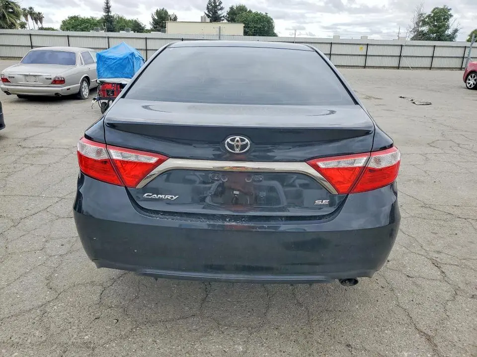 2016 TOYOTA CAMRY SE  