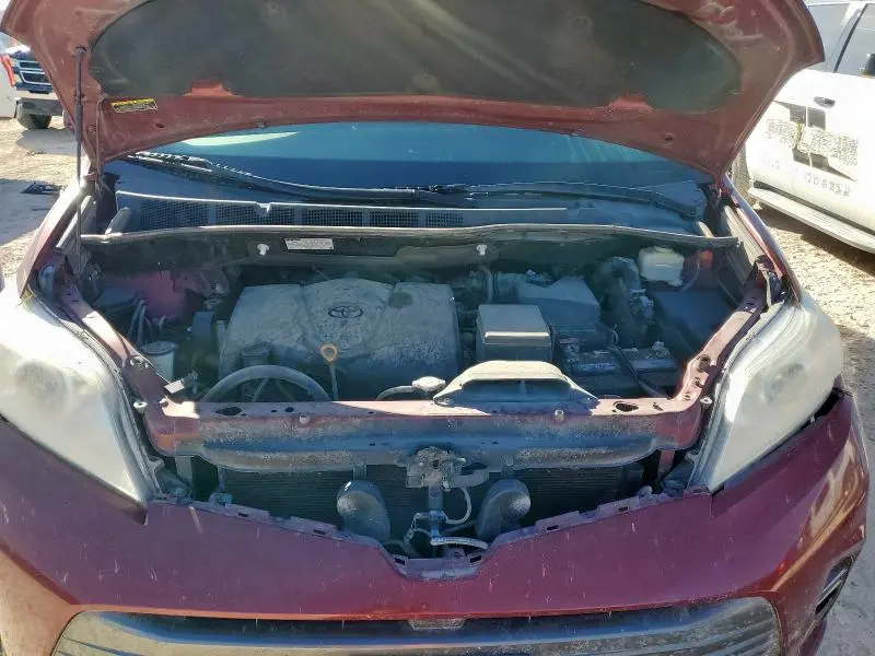 2018 TOYOTA SIENNA XLE  