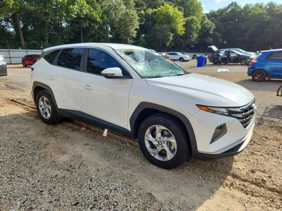 2022 HYUNDAI TUCSON SE  