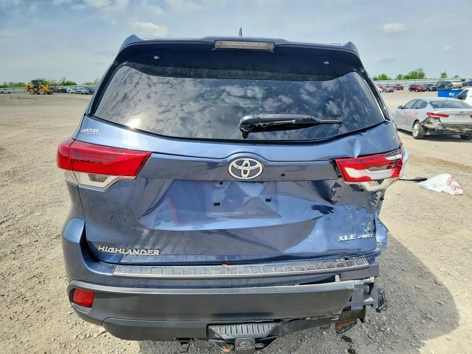 2019 TOYOTA HIGHLANDER XLE  