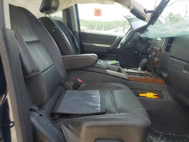 2010 NISSAN TITAN SE  