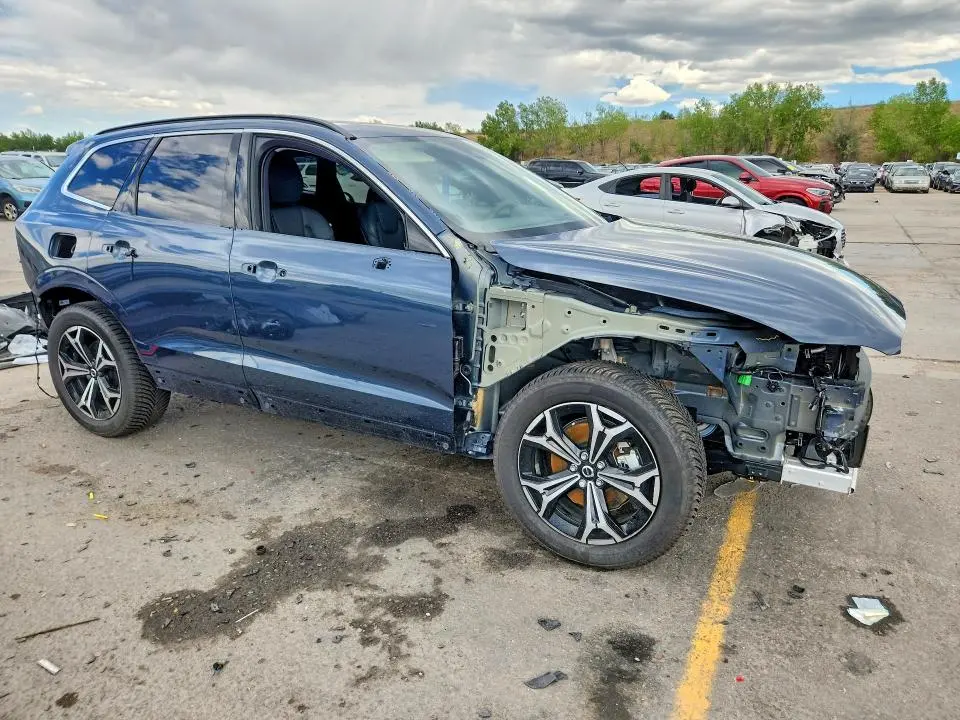 2022 VOLVO XC60 B5 MOMENTUM  
