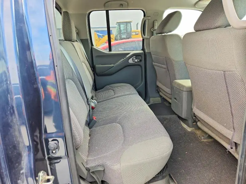 2016 NISSAN FRONTIER SV  