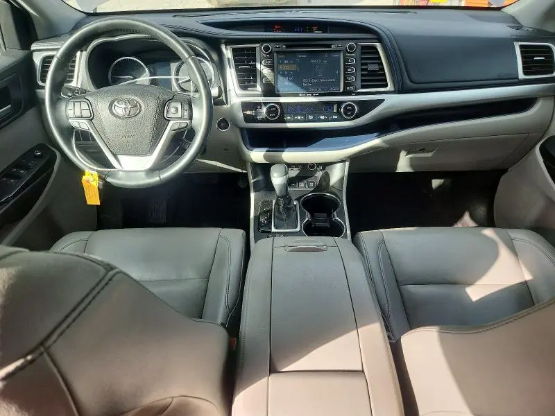 2019 TOYOTA HIGHLANDER XLE  