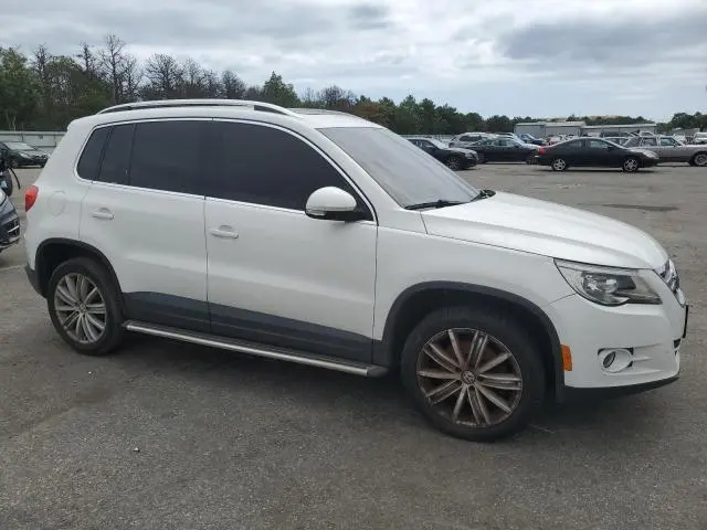 2011 VOLKSWAGEN TIGUAN S  