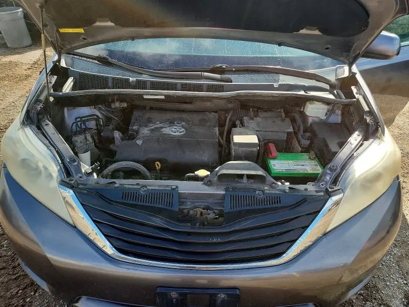 2011 TOYOTA SIENNA LE  