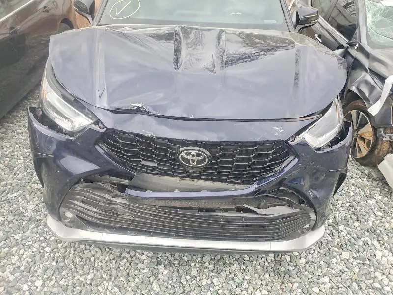 2021 TOYOTA HIGHLANDER XSE  