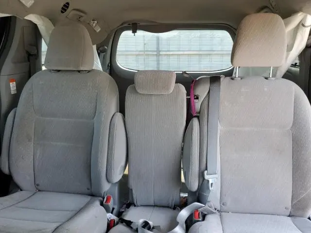 2017 TOYOTA SIENNA LE  