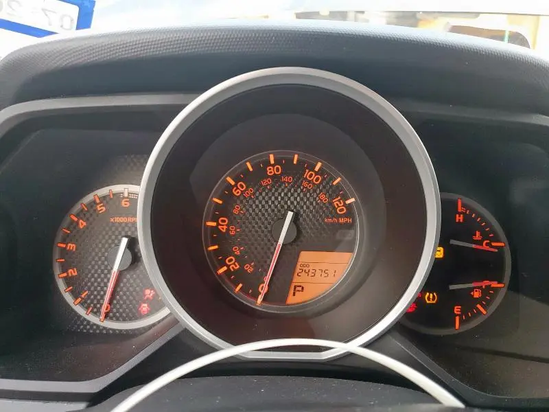 2011 TOYOTA 4RUNNER SR5  