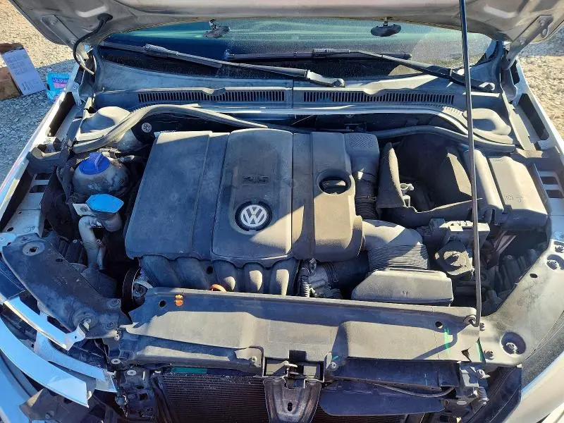 2011 VOLKSWAGEN JETTA SE  