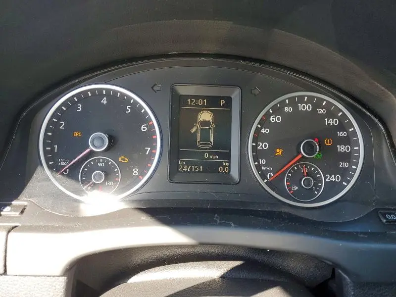 2011 VOLKSWAGEN TIGUAN S  