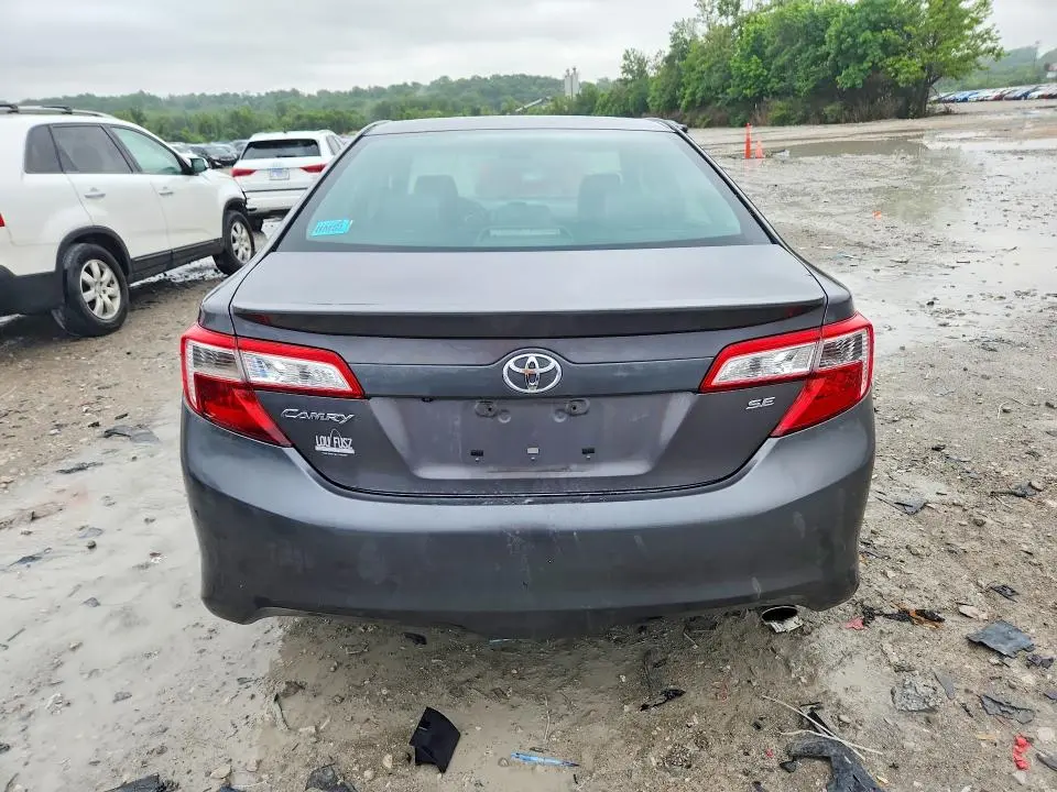 2014 TOYOTA CAMRY SE  