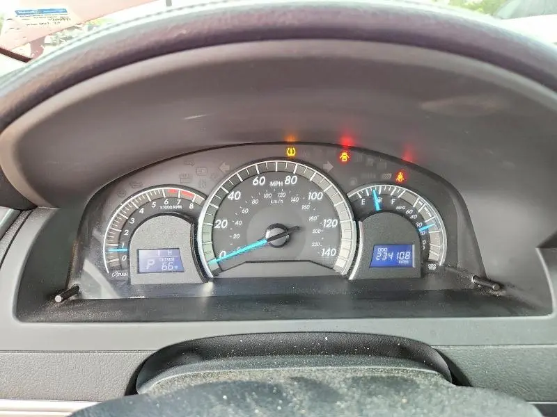 2012 TOYOTA CAMRY SE  
