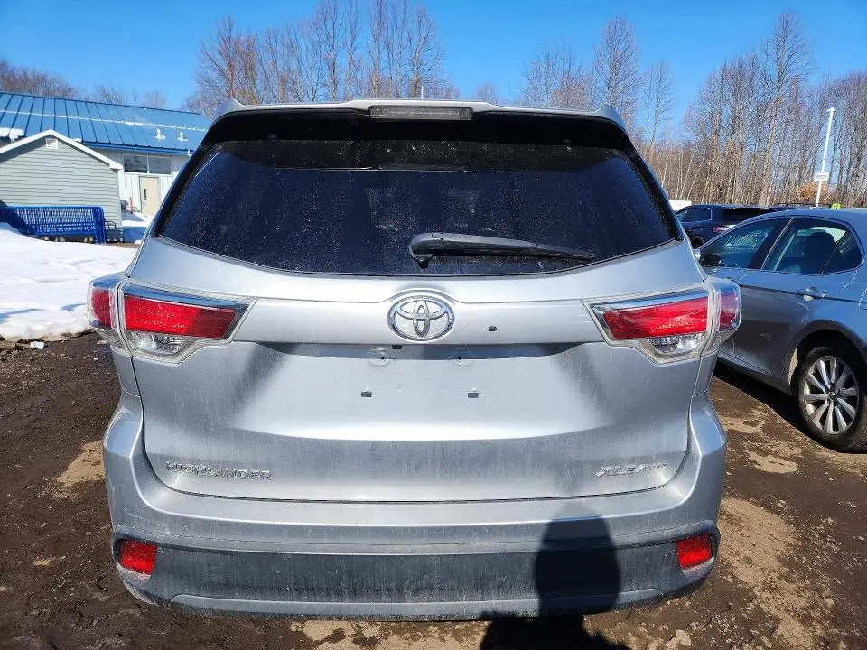 2016 TOYOTA HIGHLANDER XLE  