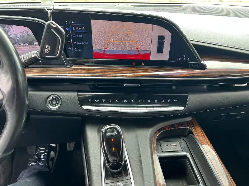 2021 CADILLAC ESCALADE LUXURY  