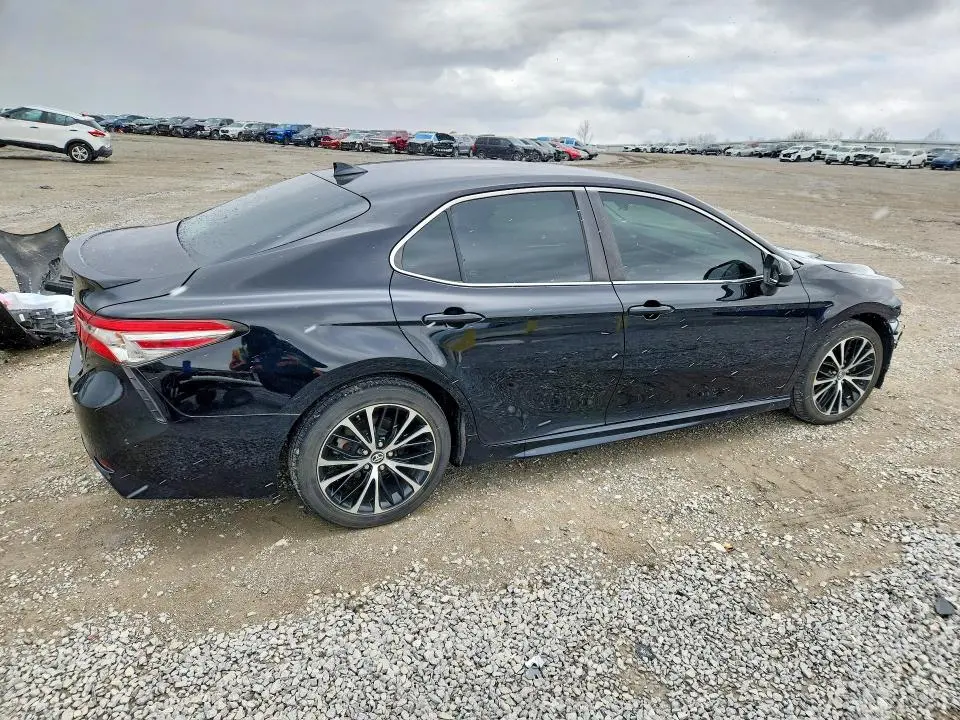 2019 TOYOTA CAMRY SE  