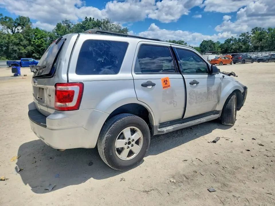2011 FORD ESCAPE XLT  