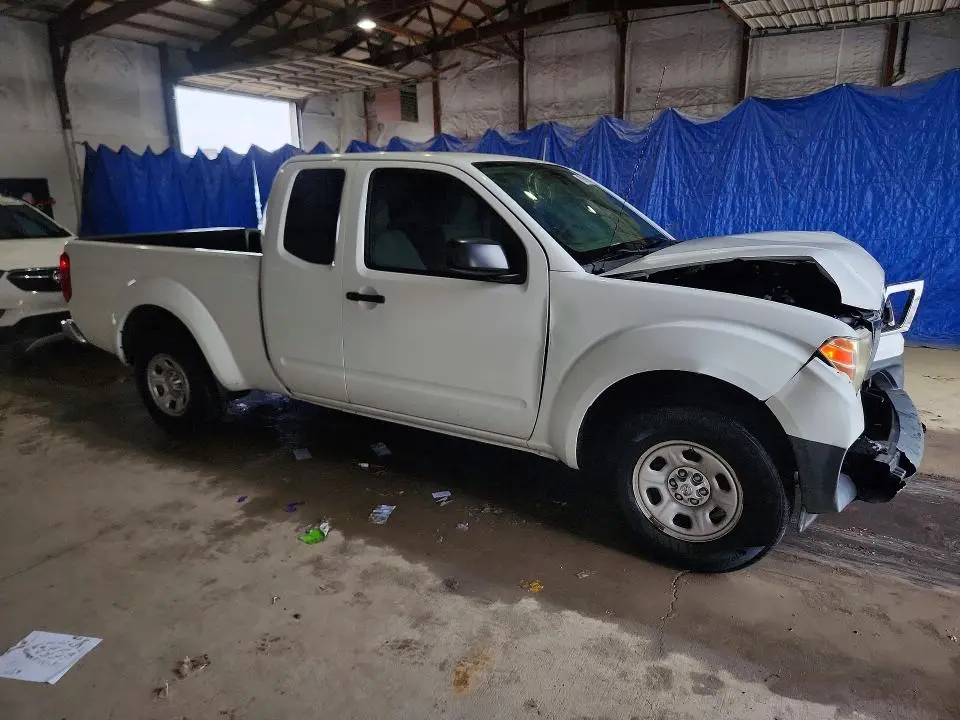 2013 NISSAN FRONTIER S  