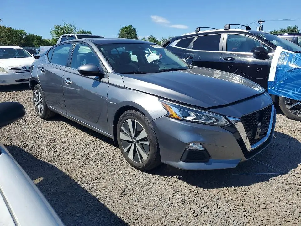 2022 NISSAN ALTIMA SV  