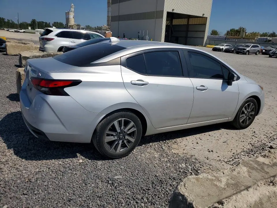2021 NISSAN VERSA SV  