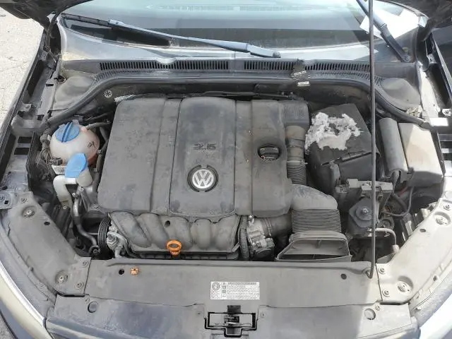 2011 VOLKSWAGEN JETTA SE  