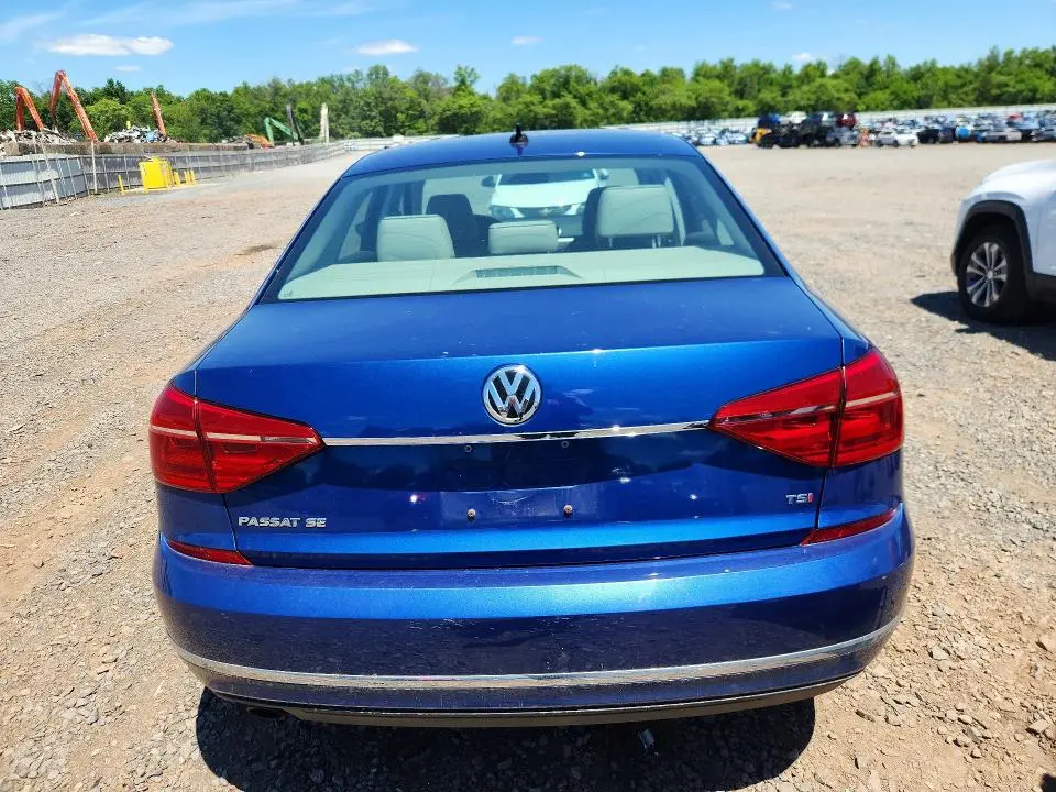 2016 VOLKSWAGEN PASSAT SE  