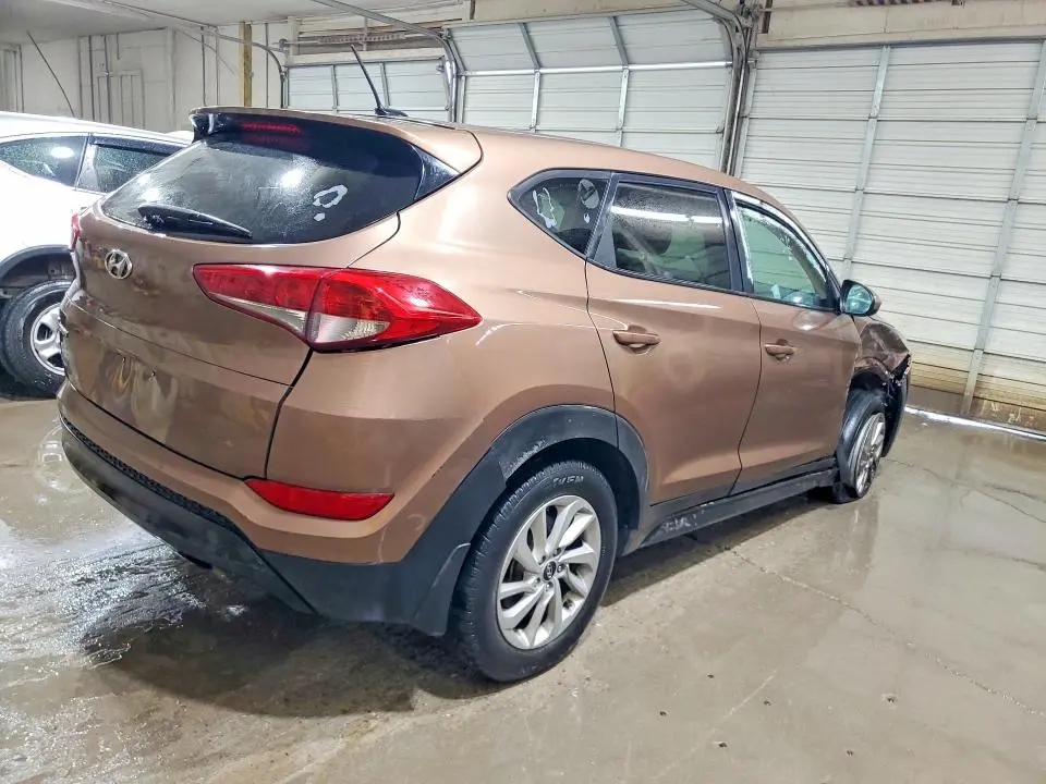 2016 HYUNDAI TUCSON SE  