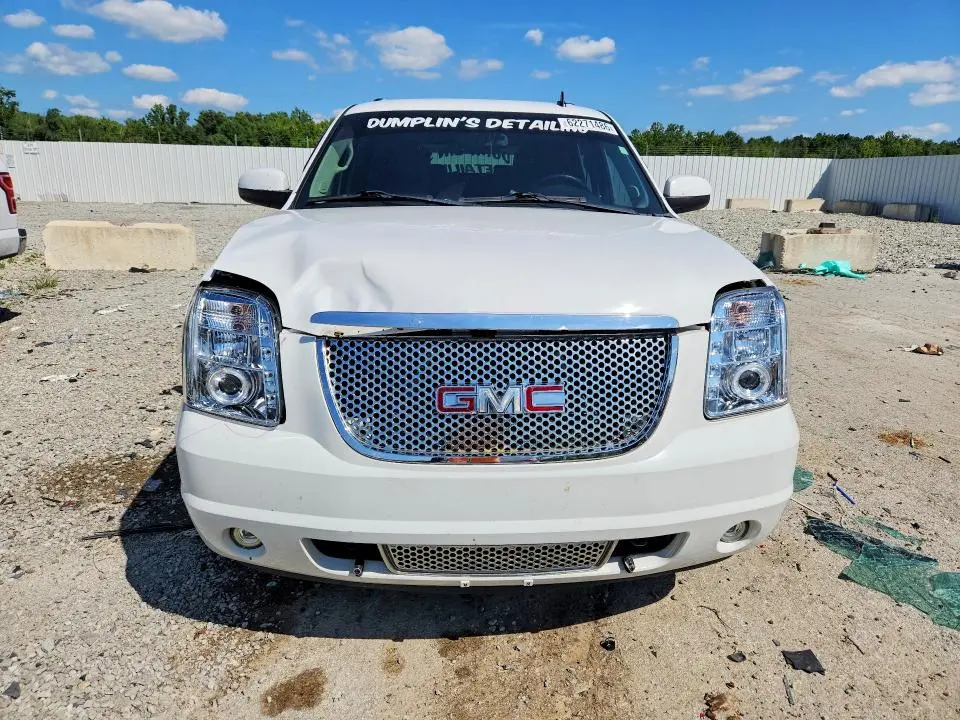 2011 GMC YUKON SLE  