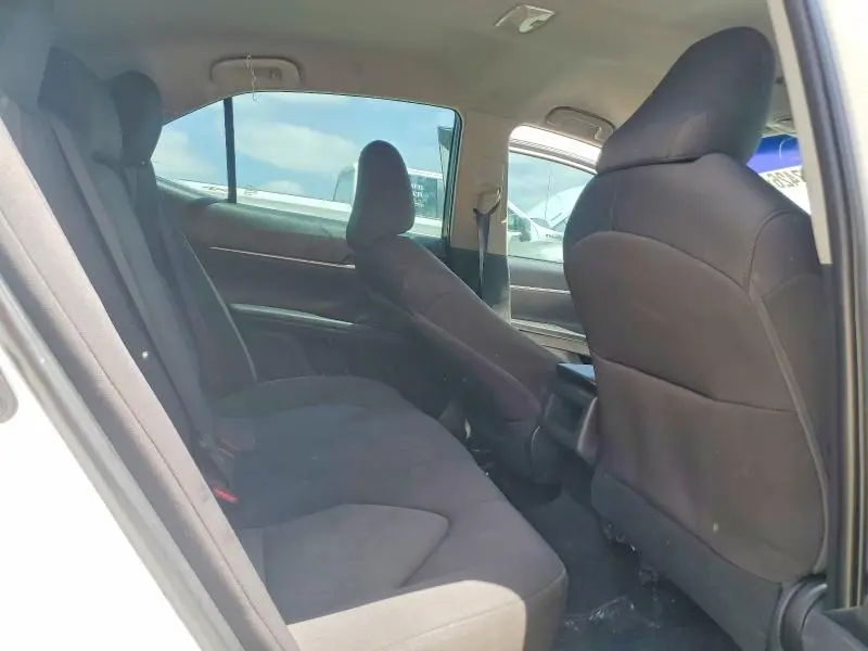 2018 TOYOTA CAMRY LE  