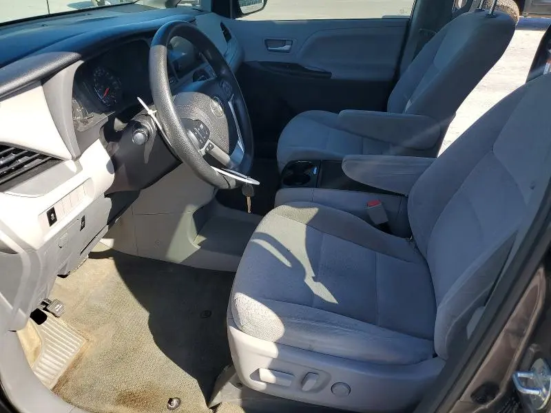 2015 TOYOTA SIENNA LE  
