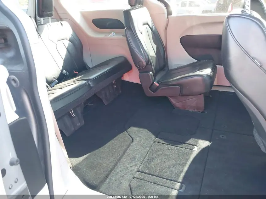 2021 CHRYSLER VOYAGER LXI