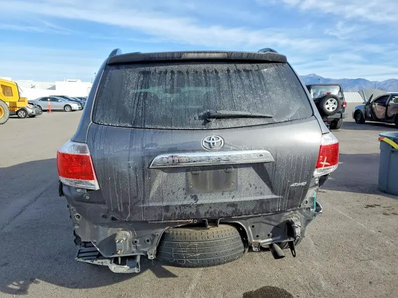 2012 TOYOTA HIGHLANDER SE  